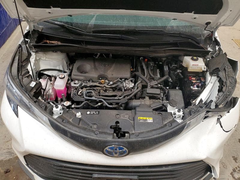 2024 TOYOTA SIENNA LE 12