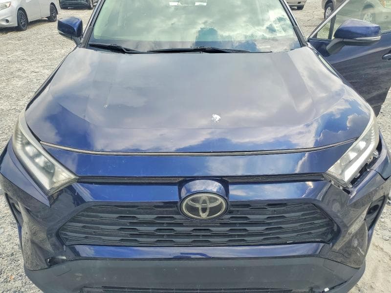 2019 TOYOTA RAV4 XLE 11