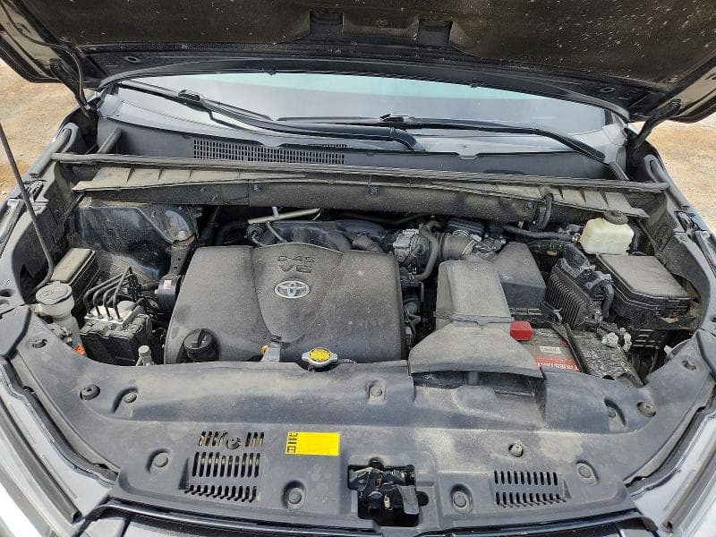 2017 TOYOTA HIGHLANDER SE 12
