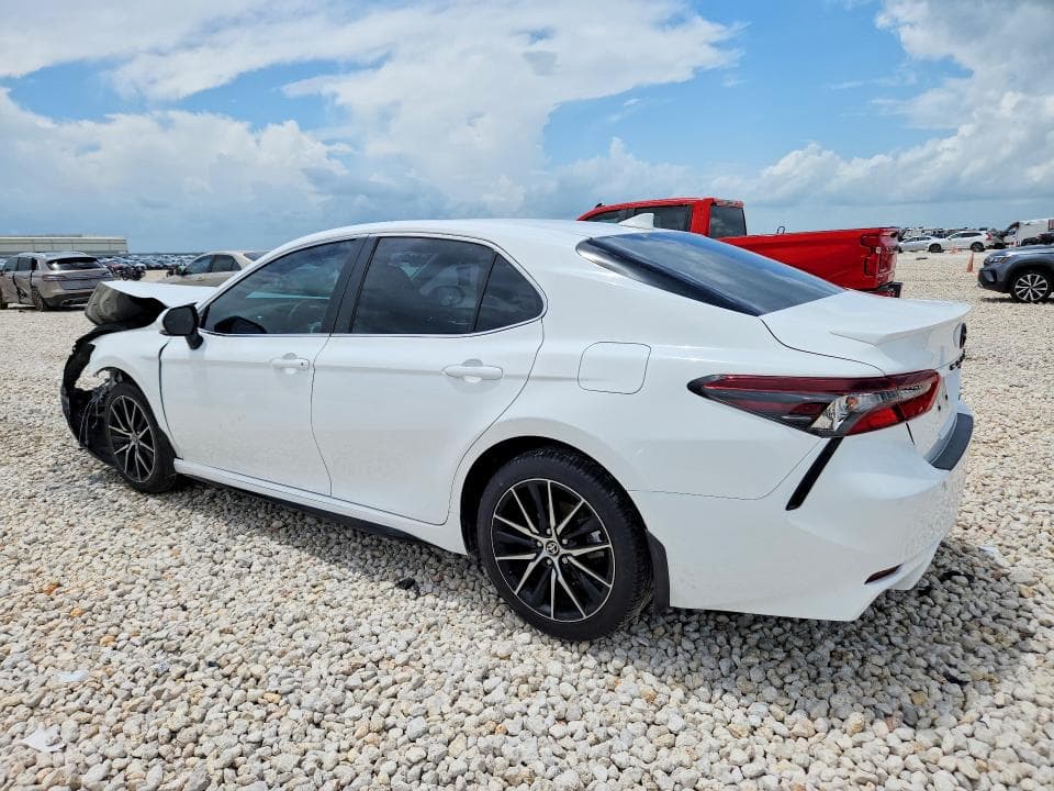 2024 TOYOTA CAMRY SE 2