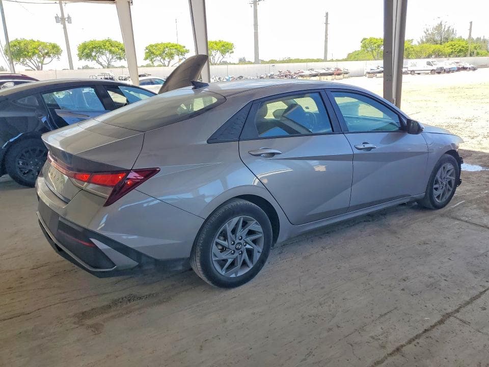 2024 HYUNDAI ELANTRA SEL 3