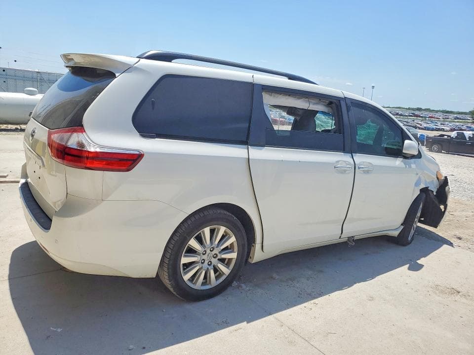 2017 TOYOTA SIENNA XLE 7-PASSENGER 3