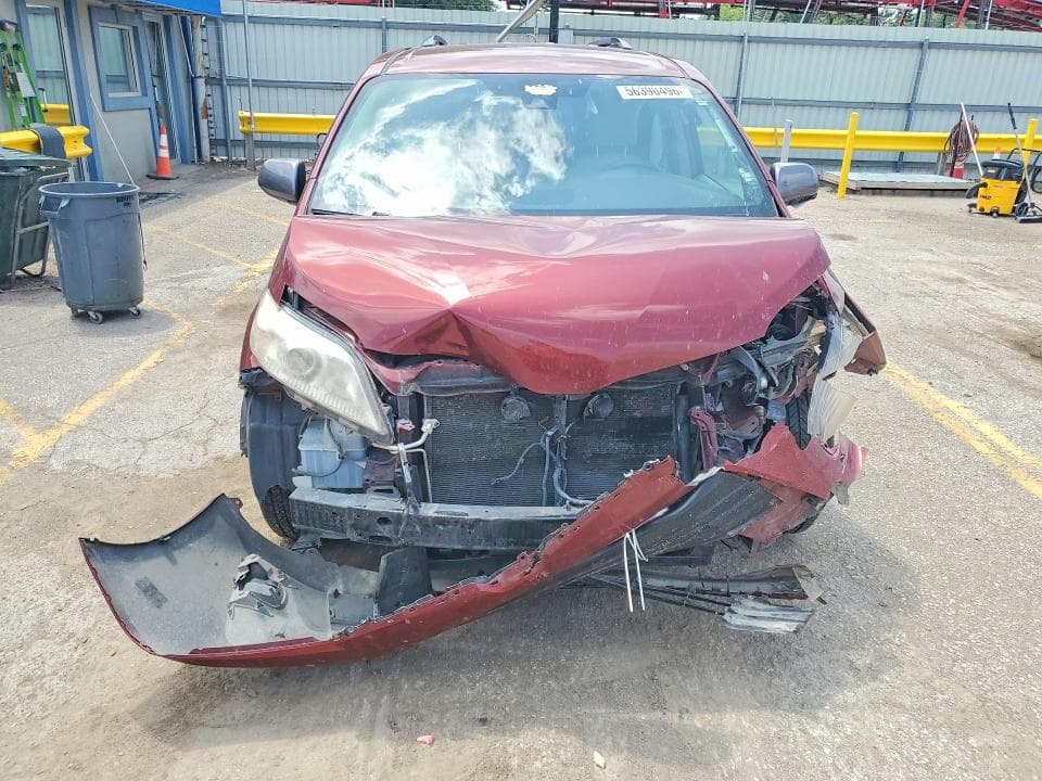 2018 TOYOTA SIENNA LE 5