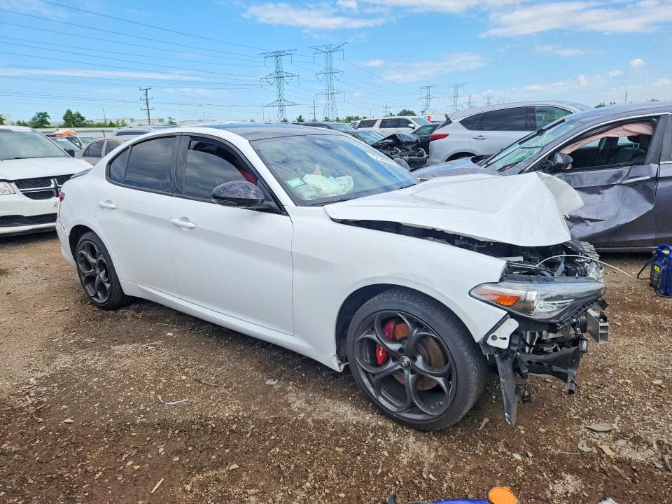 2021 ALFA ROMEO GIULIA TI 4