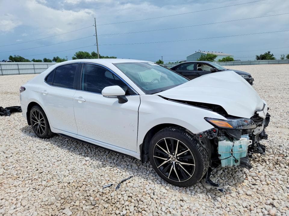 2024 TOYOTA CAMRY SE 4