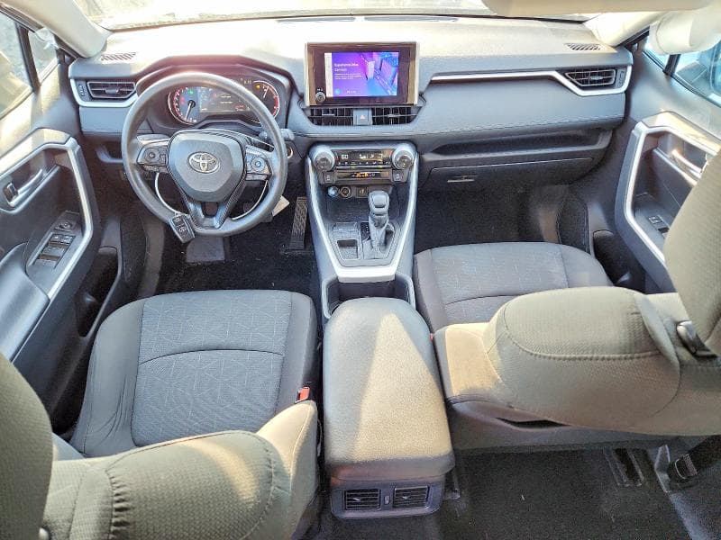 2025 TOYOTA RAV4 XLE 8