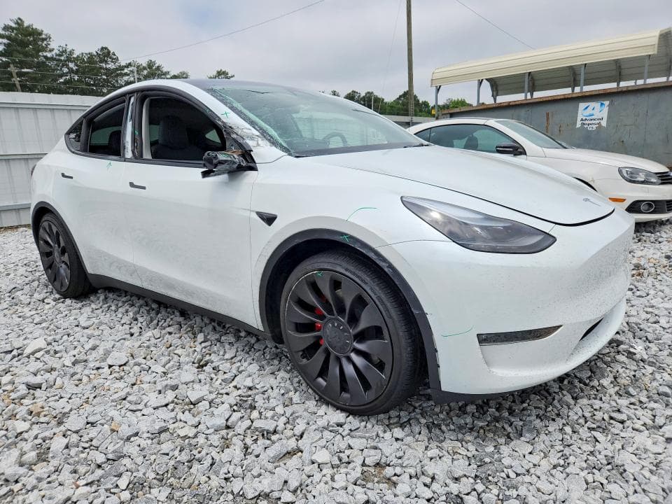 2025 TESLA MODEL Y 4