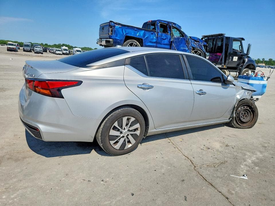 2021 NISSAN ALTIMA SV 3