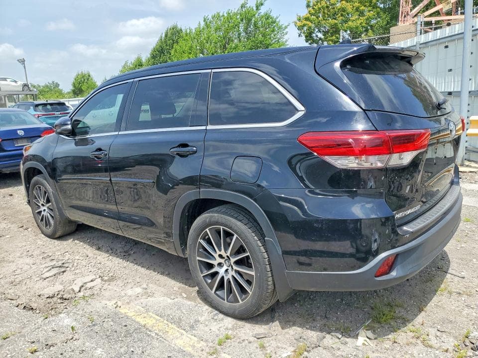 2017 TOYOTA HIGHLANDER SE 2