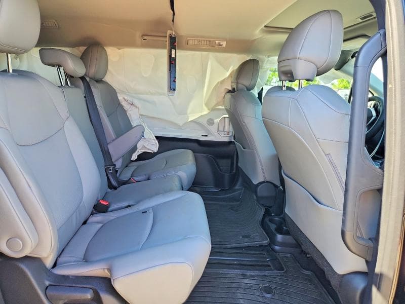 2026 TOYOTA SIENNA XLE 8-PASSENGER 11