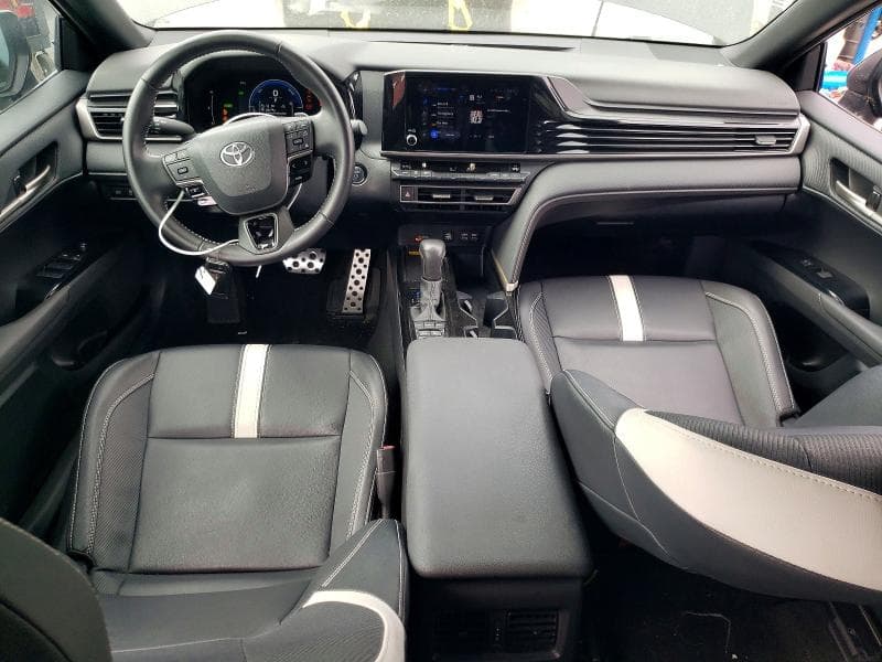 2025 TOYOTA CAMRY SE 8