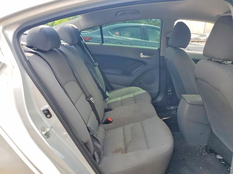 2017 KIA FORTE LX 10