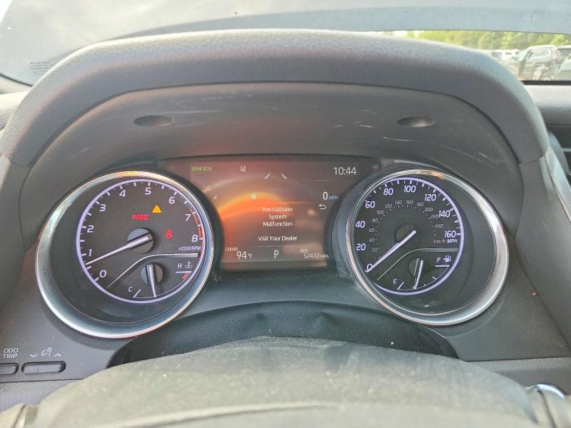 2020 TOYOTA CAMRY XLE 9