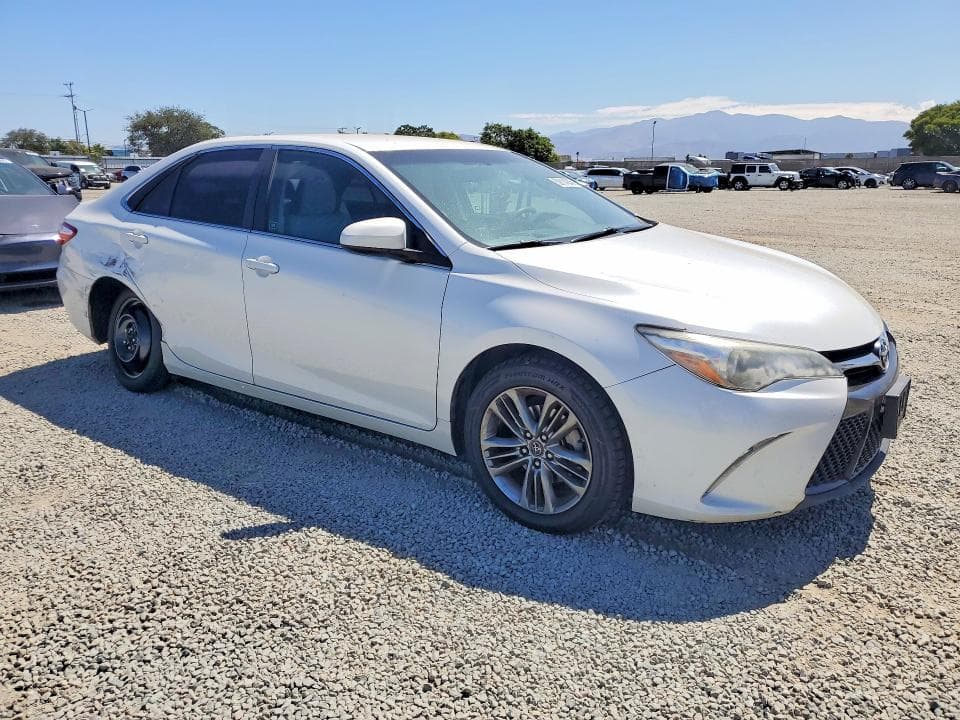 2017 TOYOTA CAMRY SE 4