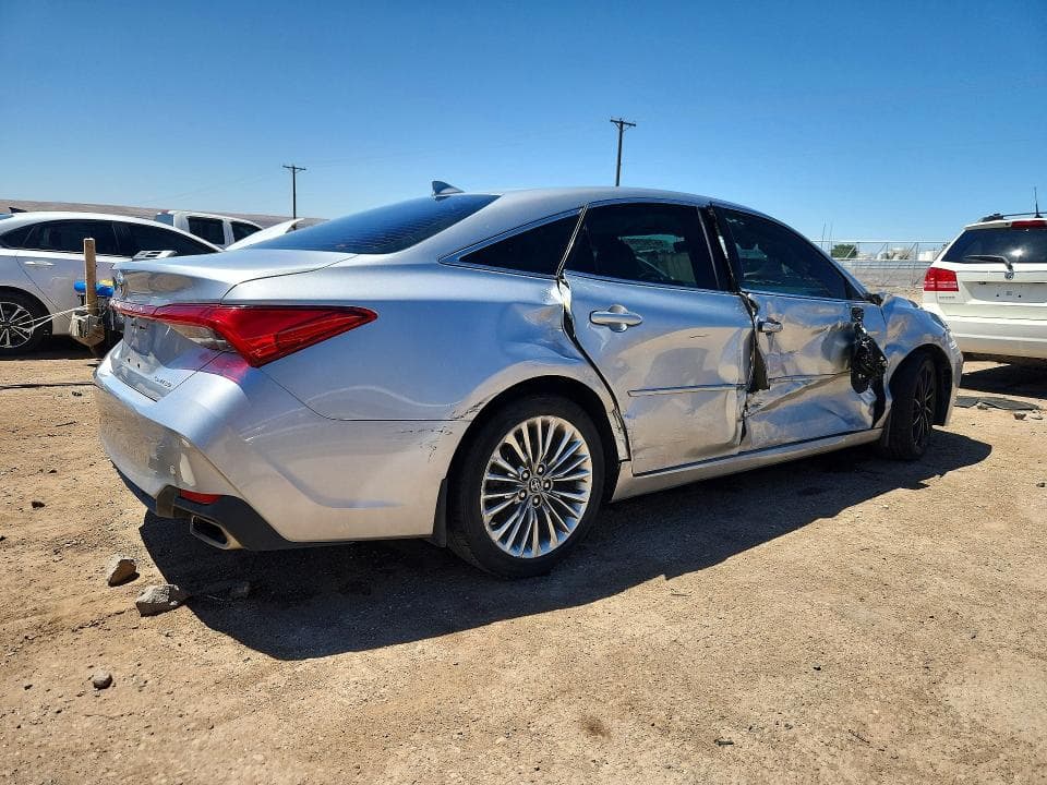 2019 TOYOTA AVALON LIMITED 3