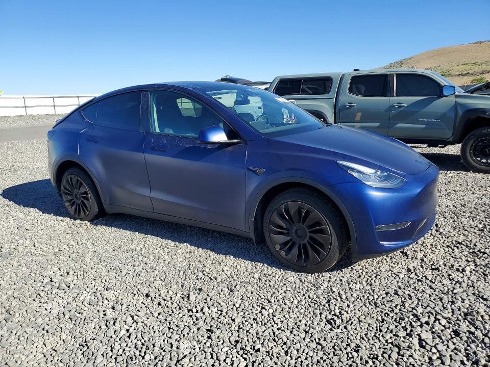 2023 TESLA MODEL Y 4