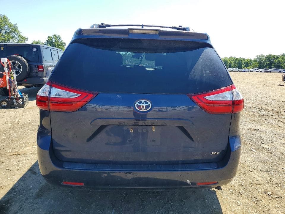 2019 TOYOTA SIENNA XLE 8-PASSENGER 6