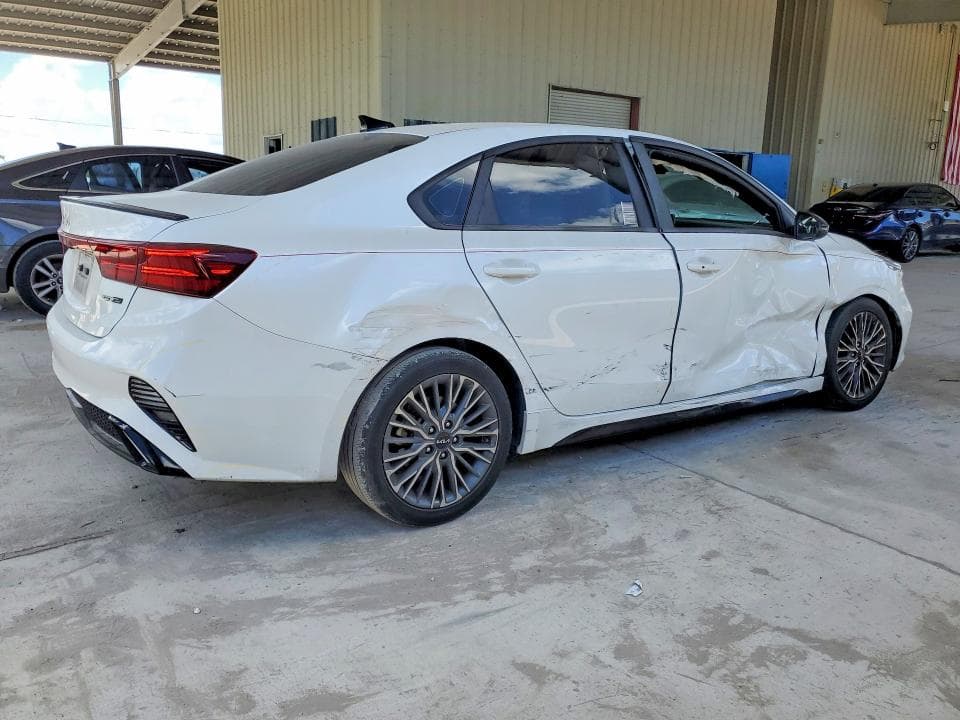 2024 KIA FORTE GT LINE 3