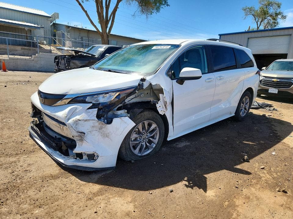 2023 TOYOTA SIENNA LE
