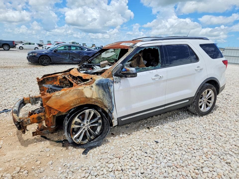 2019 FORD EXPLORER XLT - 1
