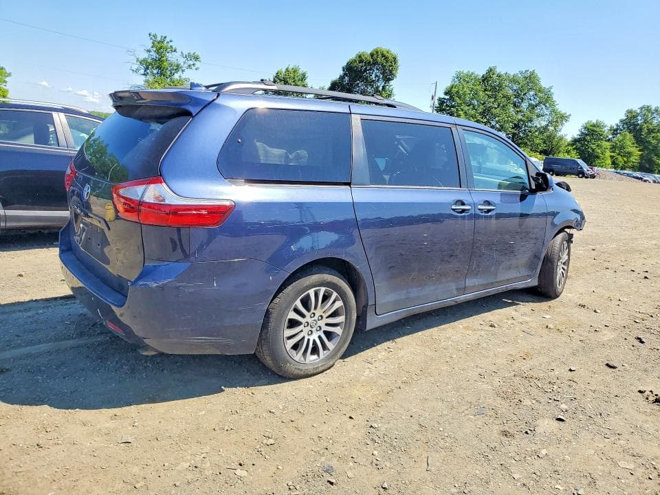 2019 TOYOTA SIENNA XLE 8-PASSENGER 3