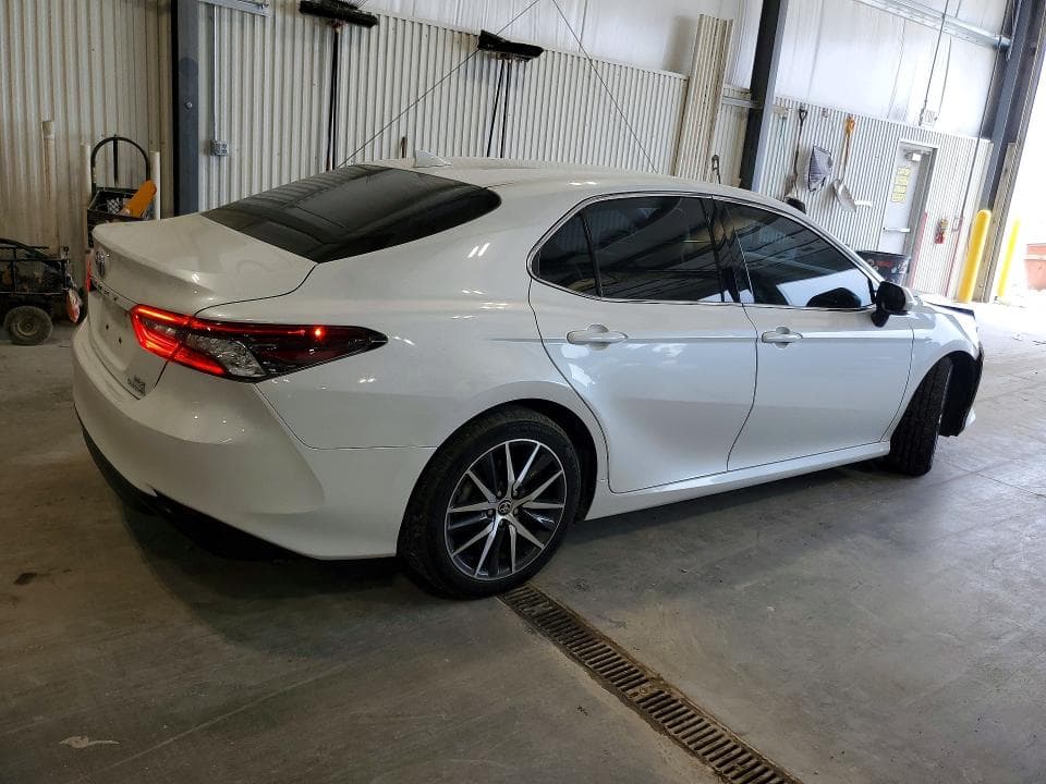 2022 TOYOTA CAMRY XLE 3