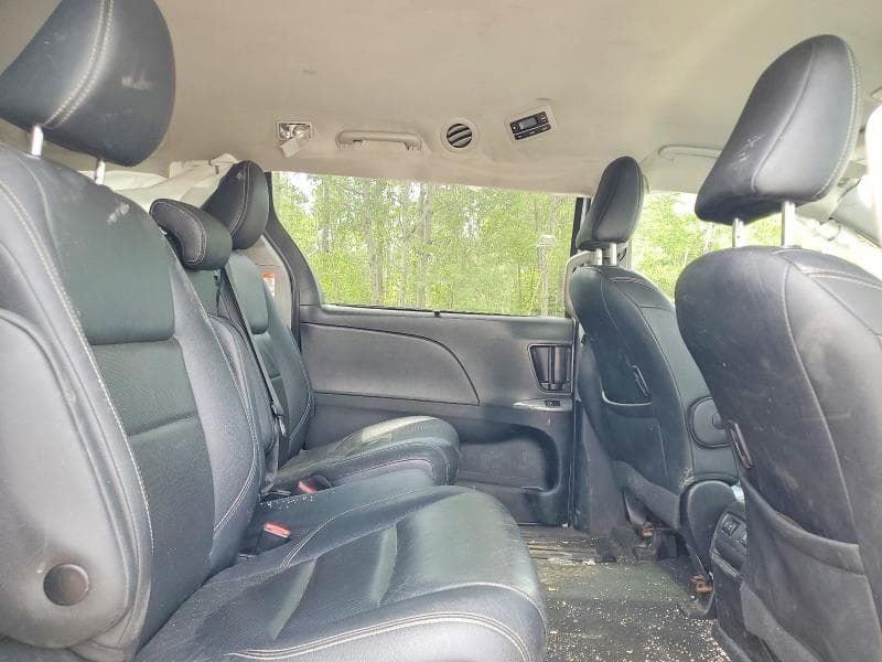 2020 TOYOTA SIENNA SE 8-PASSENGER 11