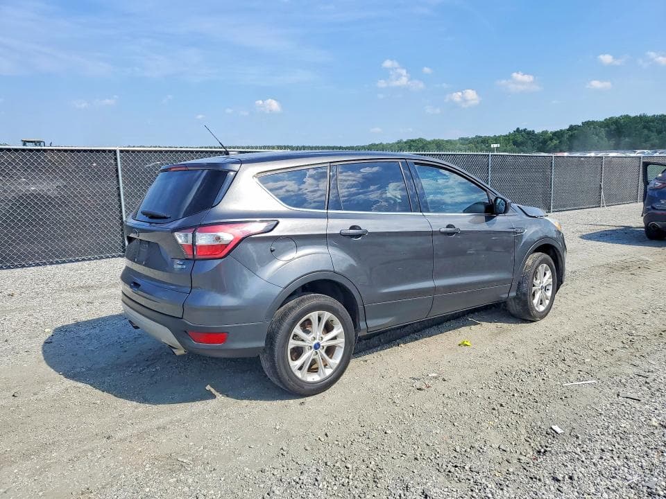 2017 FORD ESCAPE SE 3