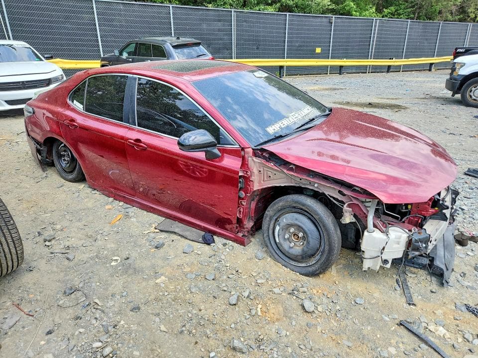 2018 TOYOTA CAMRY SE 4