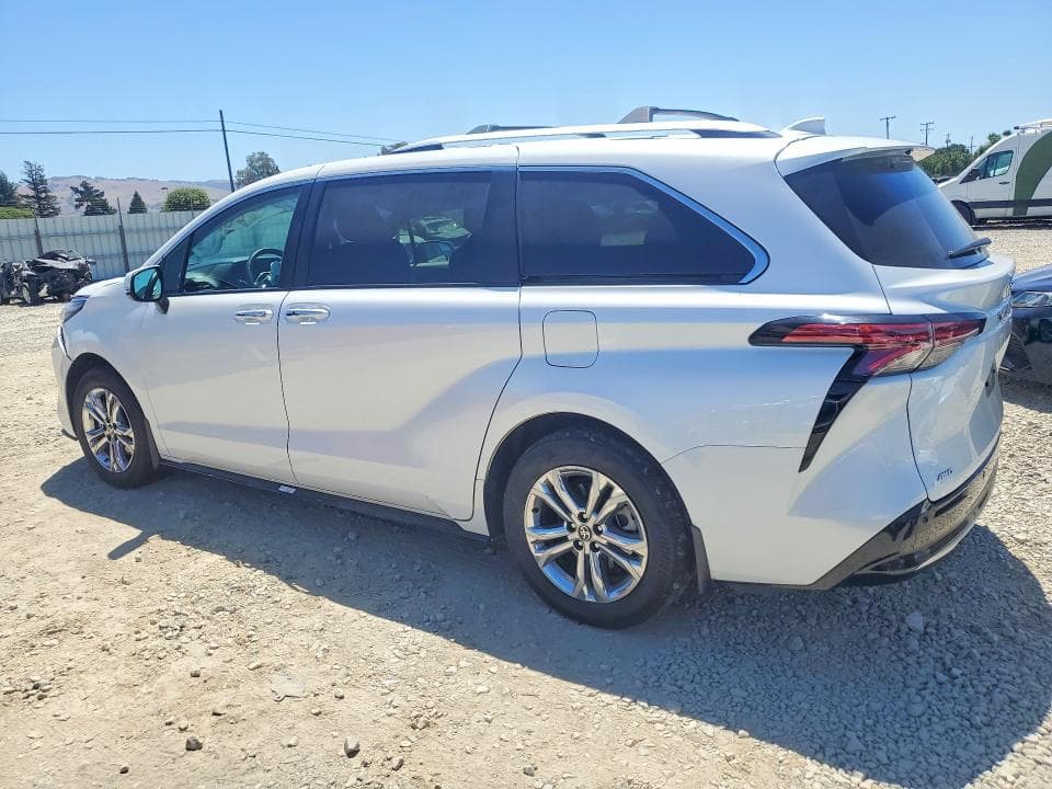 2024 TOYOTA SIENNA PLATINUM 7-PASSENGER 2