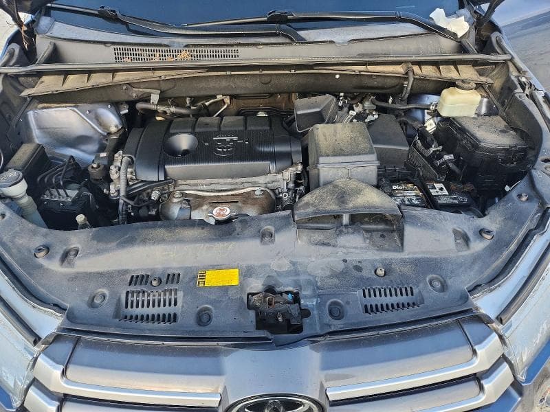 2017 TOYOTA HIGHLANDER LE 12