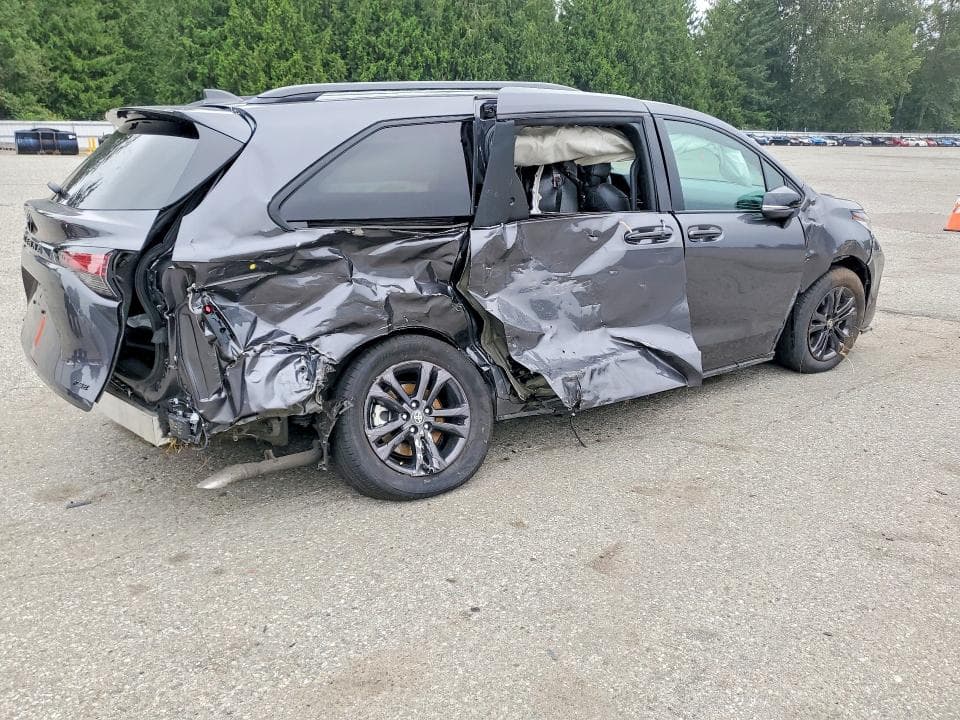 2025 TOYOTA SIENNA XSE 7-PASSENGER 3