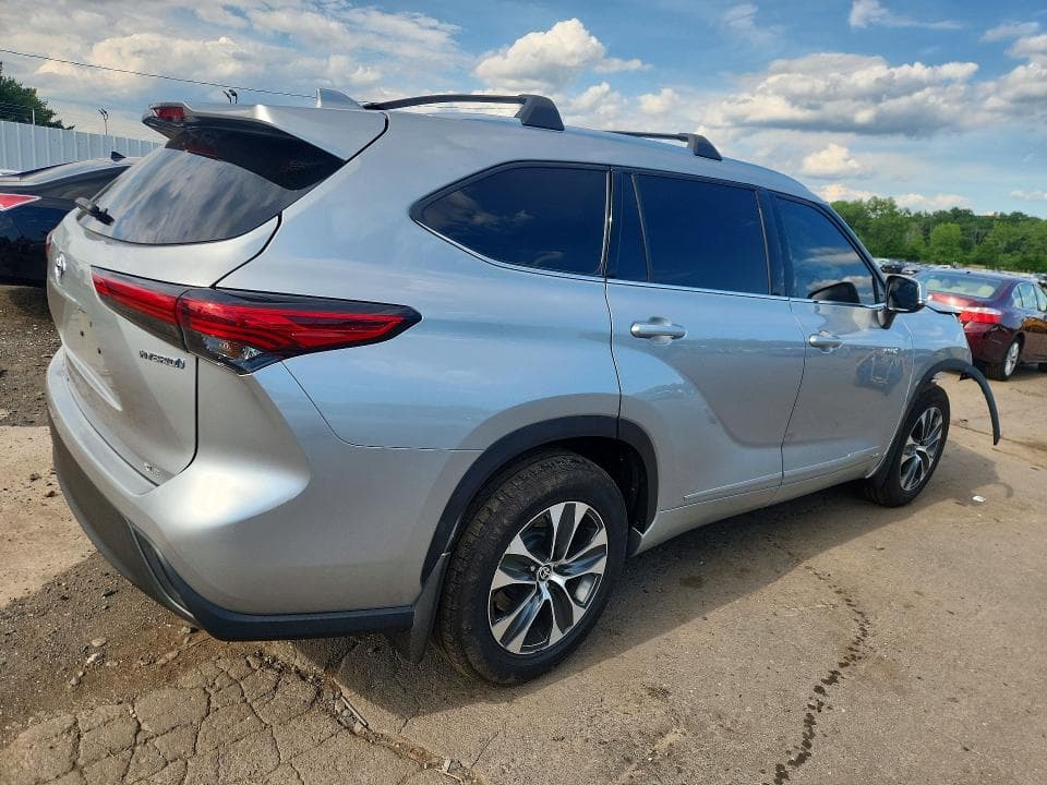 2021 TOYOTA HIGHLANDER HYBRID XLE 3
