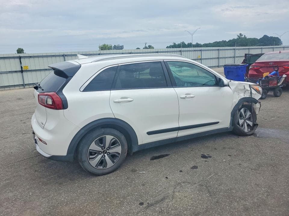 2018 KIA NIRO EX 3