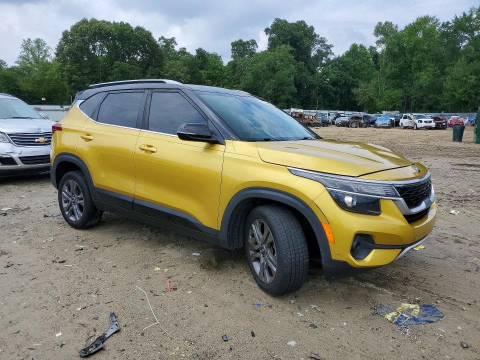 2021 KIA SELTOS S 4