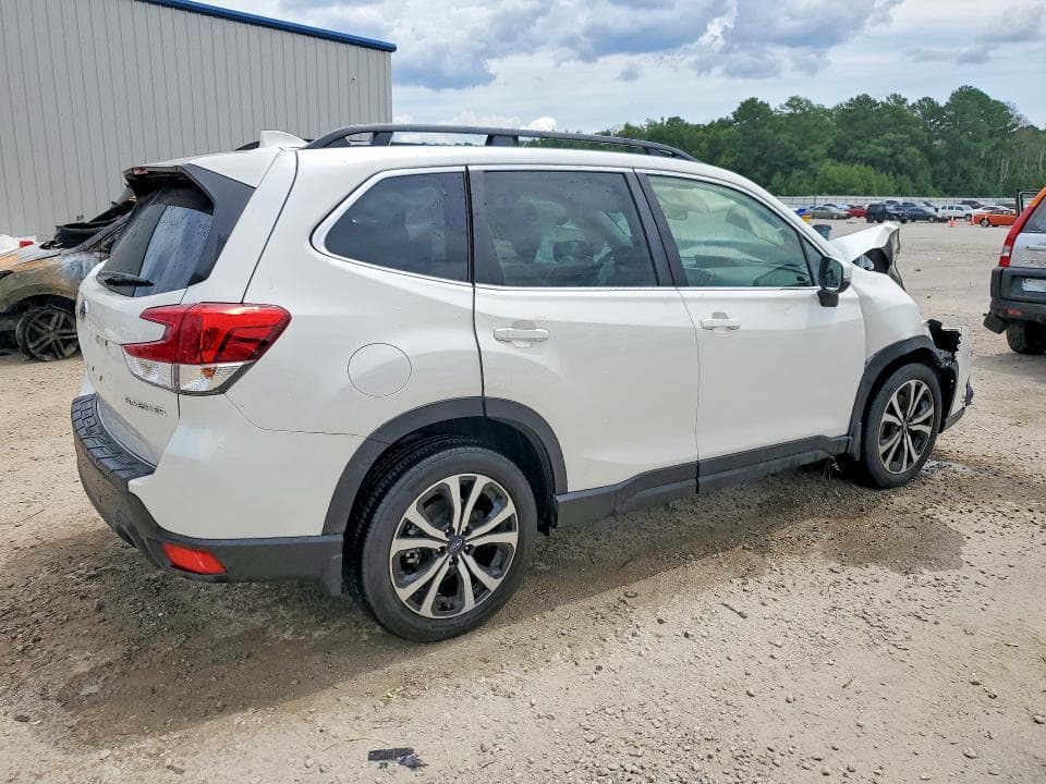 2023 SUBARU FORESTER LIMITED 3