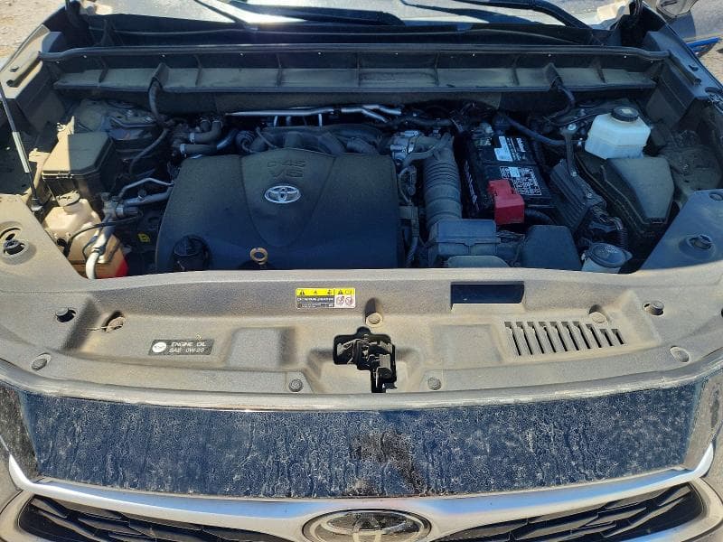 2020 TOYOTA HIGHLANDER LE 11