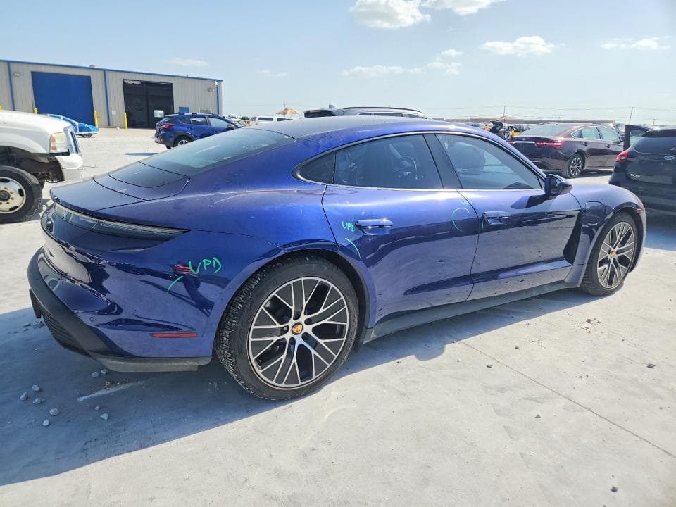 2022 PORSCHE TAYCAN 3