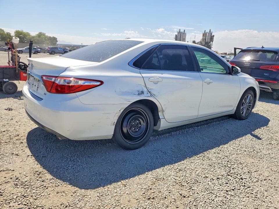2017 TOYOTA CAMRY SE 3