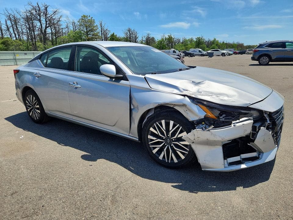 2023 NISSAN ALTIMA SV 4