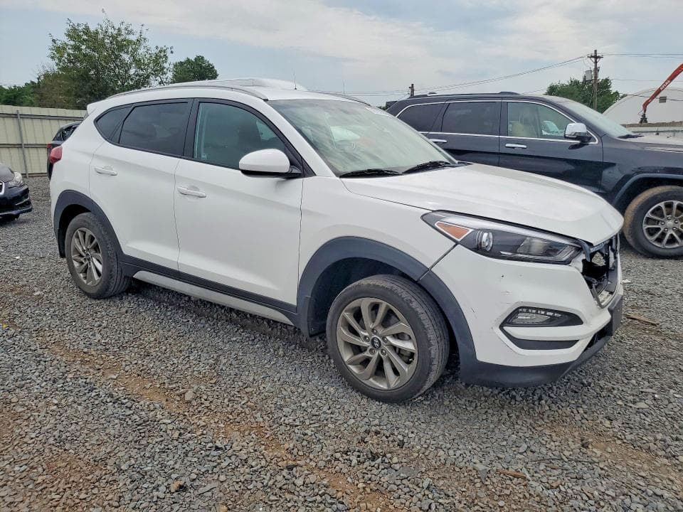 2017 HYUNDAI TUCSON SE 4