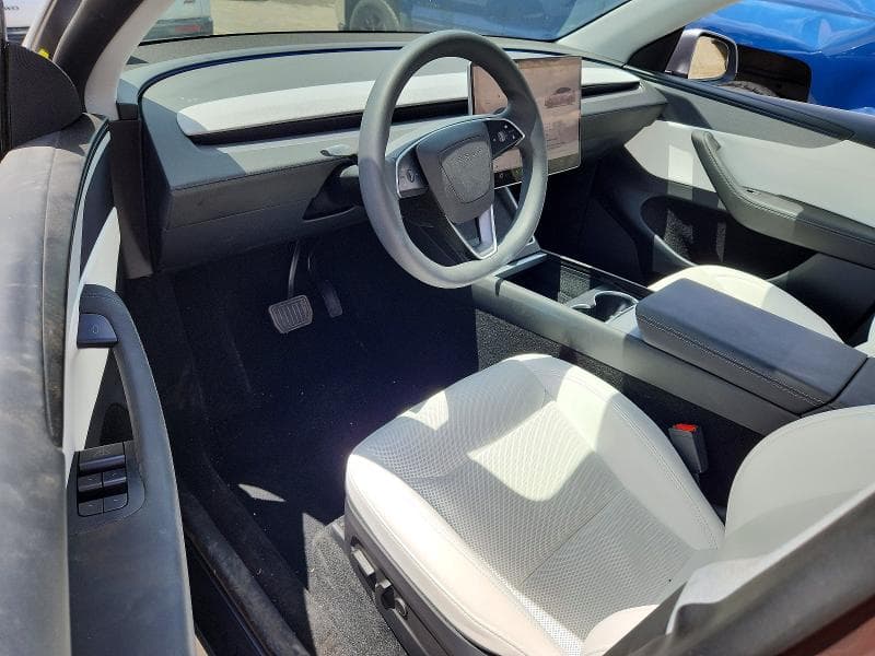 2026 TESLA MODEL Y 8