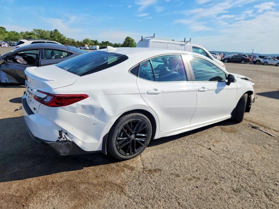 2025 TOYOTA CAMRY SE 3
