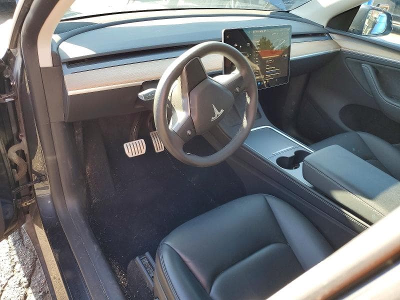 2025 TESLA MODEL Y 8