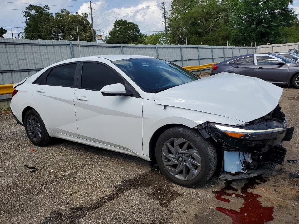 2024 HYUNDAI ELANTRA SEL 4