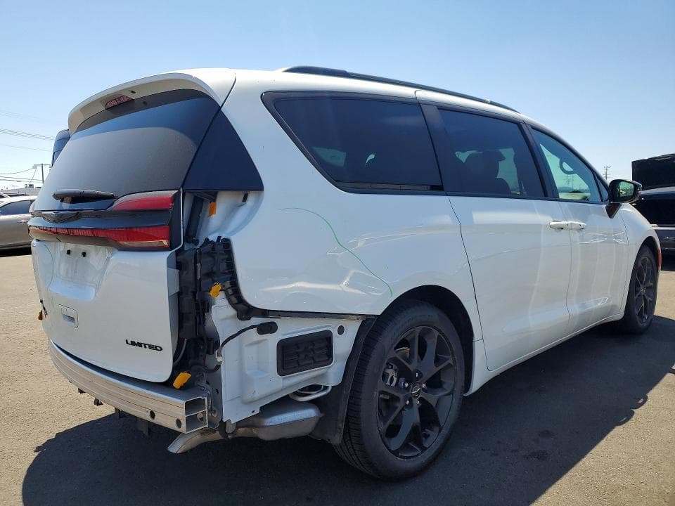 2023 CHRYSLER PACIFICA LIMITED 3