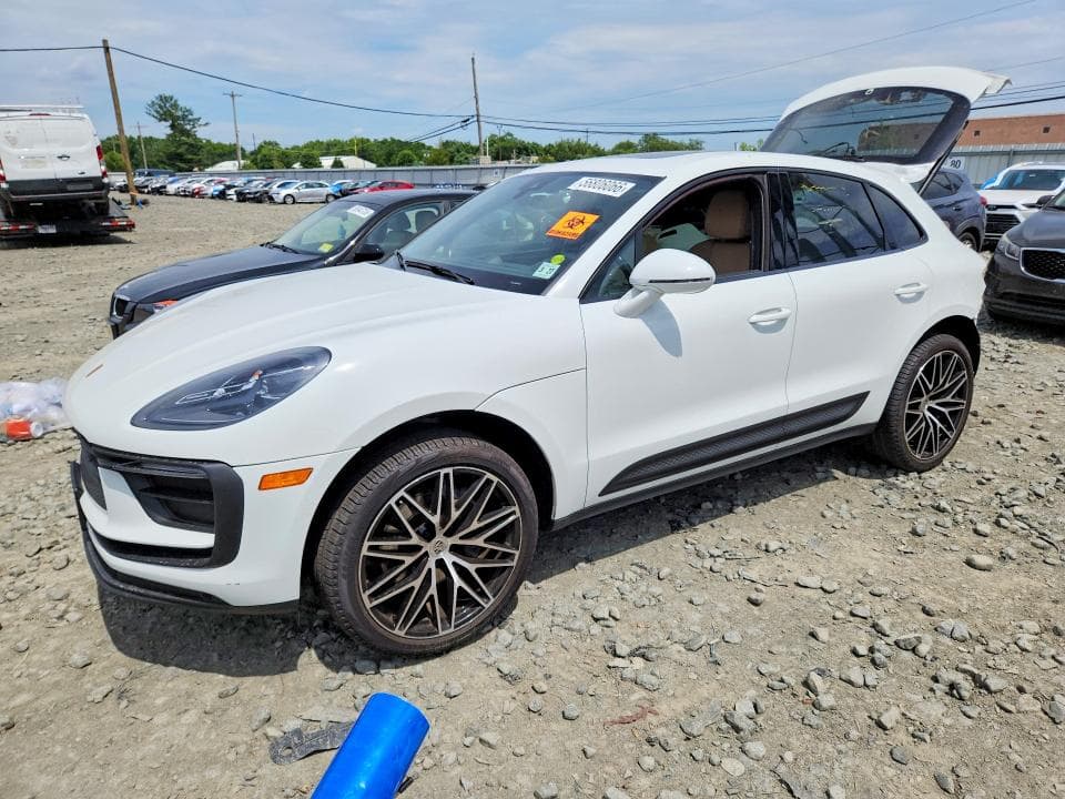 2022 PORSCHE MACAN - 1