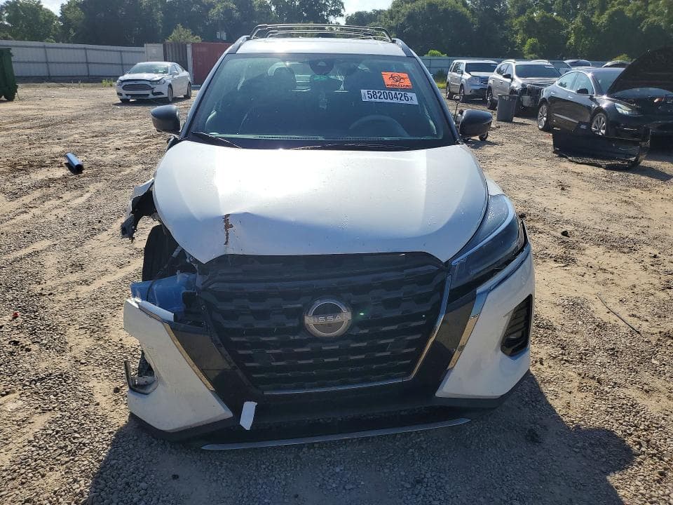 2022 NISSAN KICKS SR 5