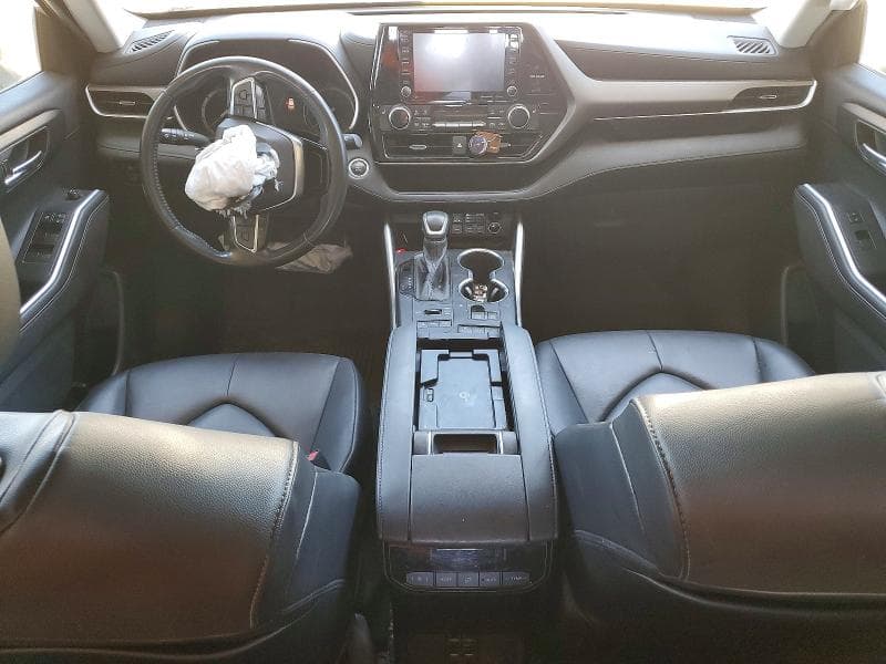 2020 TOYOTA HIGHLANDER XLE 8