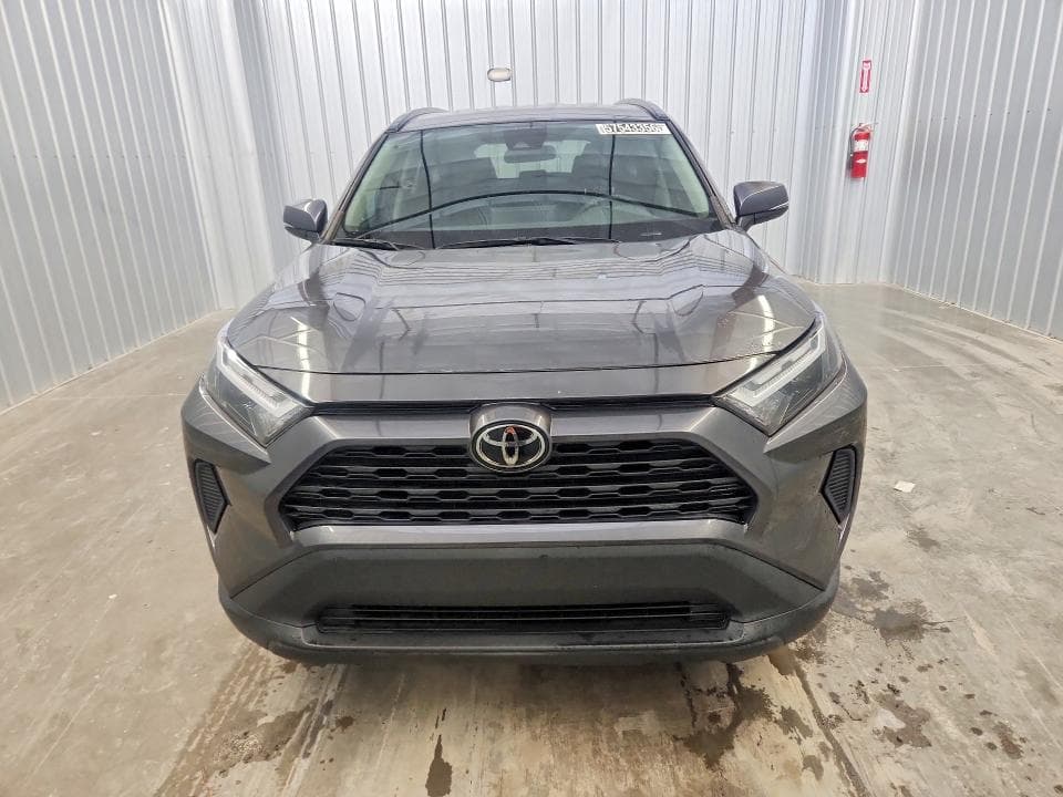 2023 TOYOTA RAV4 XLE 5